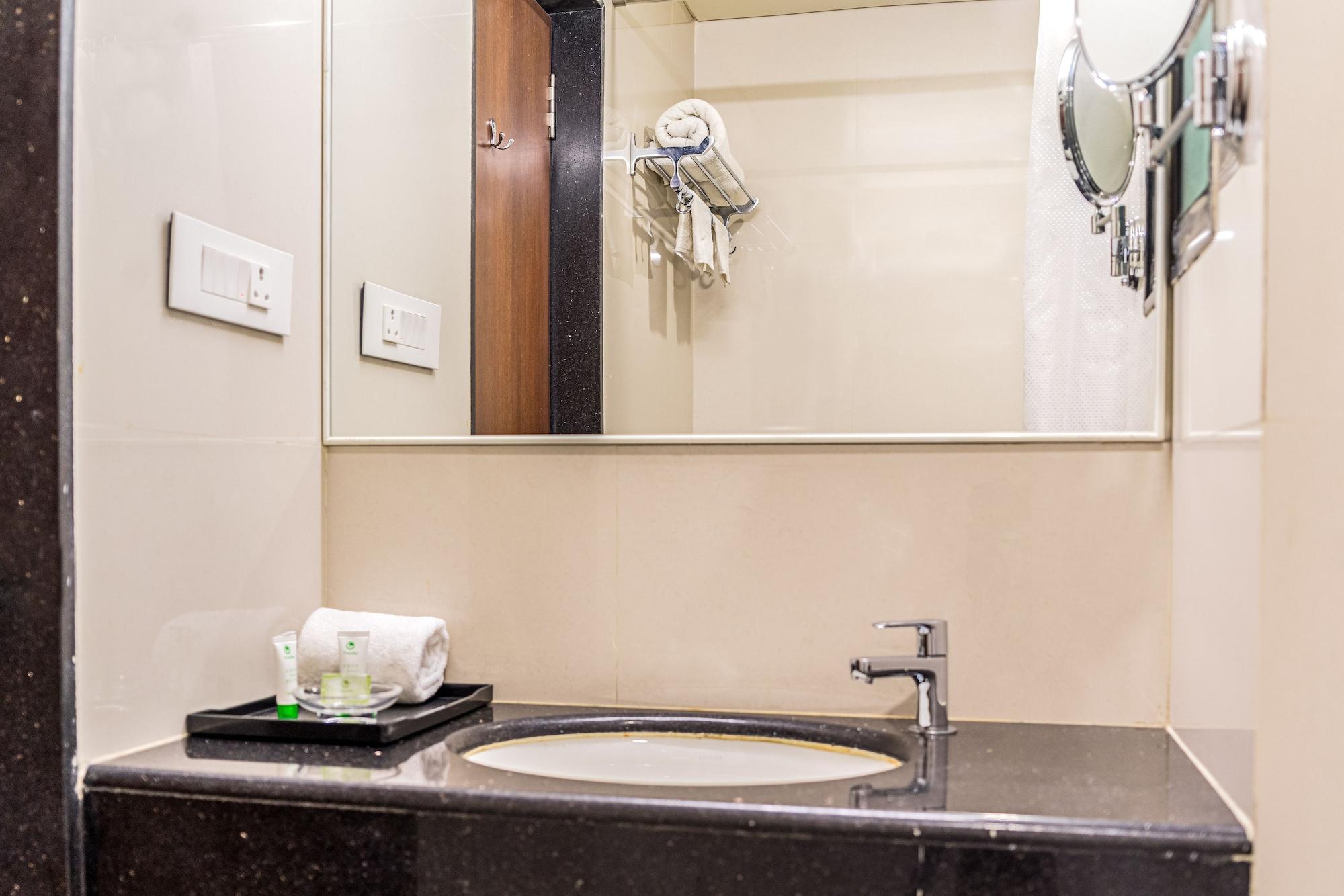 ทรีโบ ทริสต์ แกรนด์ เอมเมอรัลด์ Hotel Pimpri-Chinchwad ภายนอก รูปภาพ