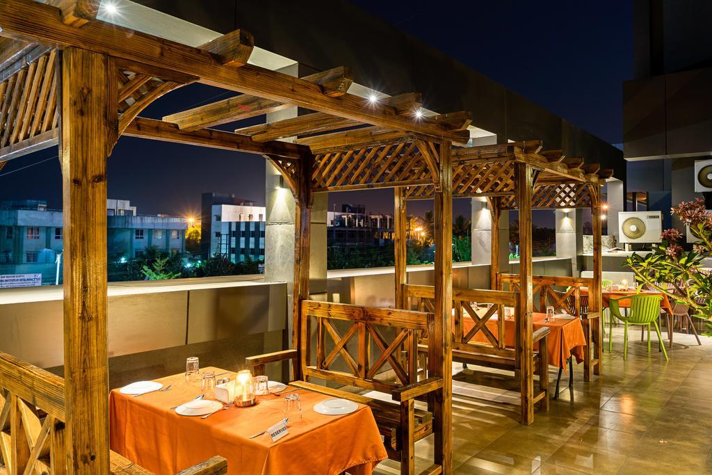 ทรีโบ ทริสต์ แกรนด์ เอมเมอรัลด์ Hotel Pimpri-Chinchwad ภายนอก รูปภาพ