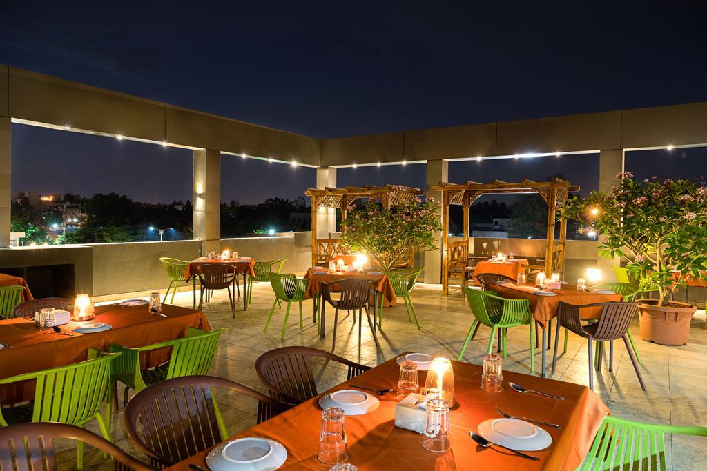 ทรีโบ ทริสต์ แกรนด์ เอมเมอรัลด์ Hotel Pimpri-Chinchwad ภายนอก รูปภาพ