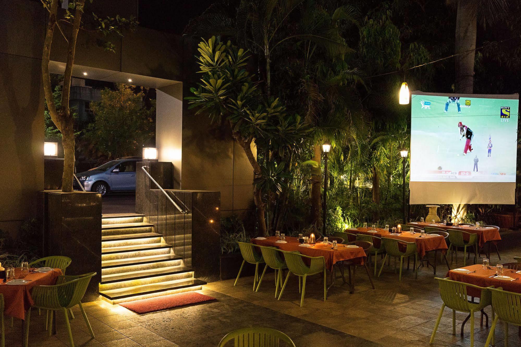 ทรีโบ ทริสต์ แกรนด์ เอมเมอรัลด์ Hotel Pimpri-Chinchwad ภายนอก รูปภาพ