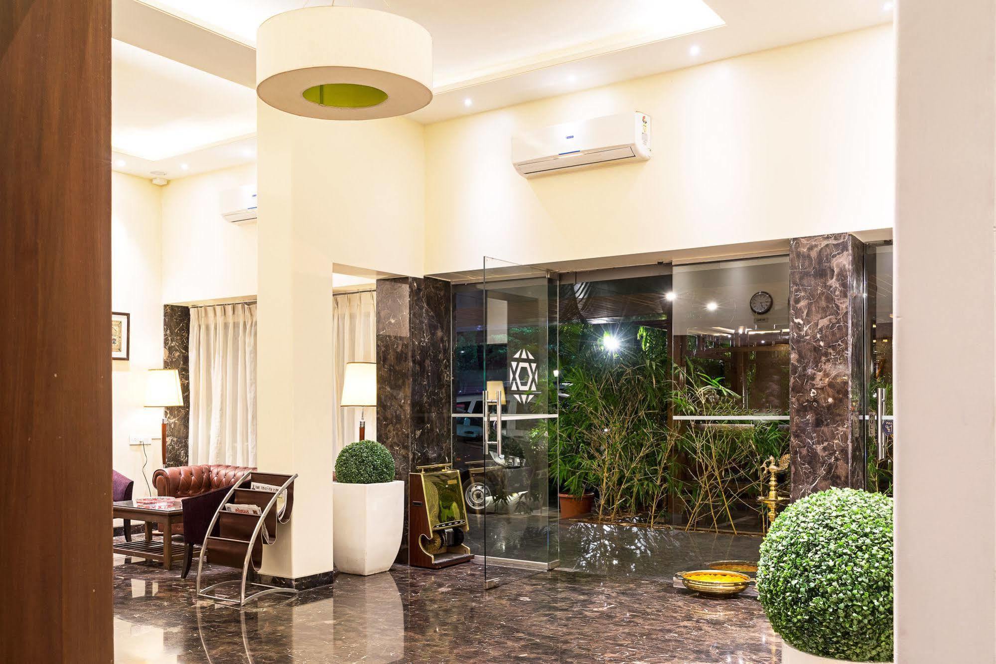 ทรีโบ ทริสต์ แกรนด์ เอมเมอรัลด์ Hotel Pimpri-Chinchwad ภายนอก รูปภาพ