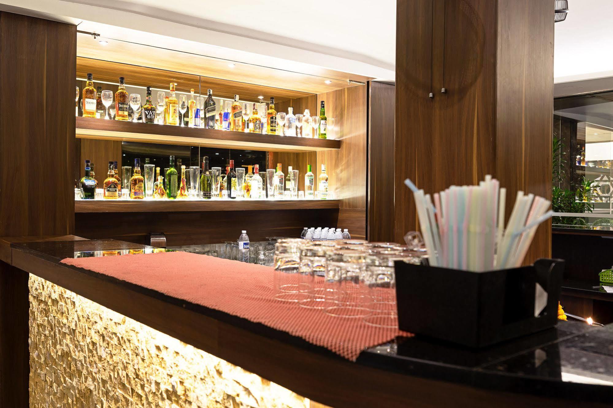 ทรีโบ ทริสต์ แกรนด์ เอมเมอรัลด์ Hotel Pimpri-Chinchwad ภายนอก รูปภาพ
