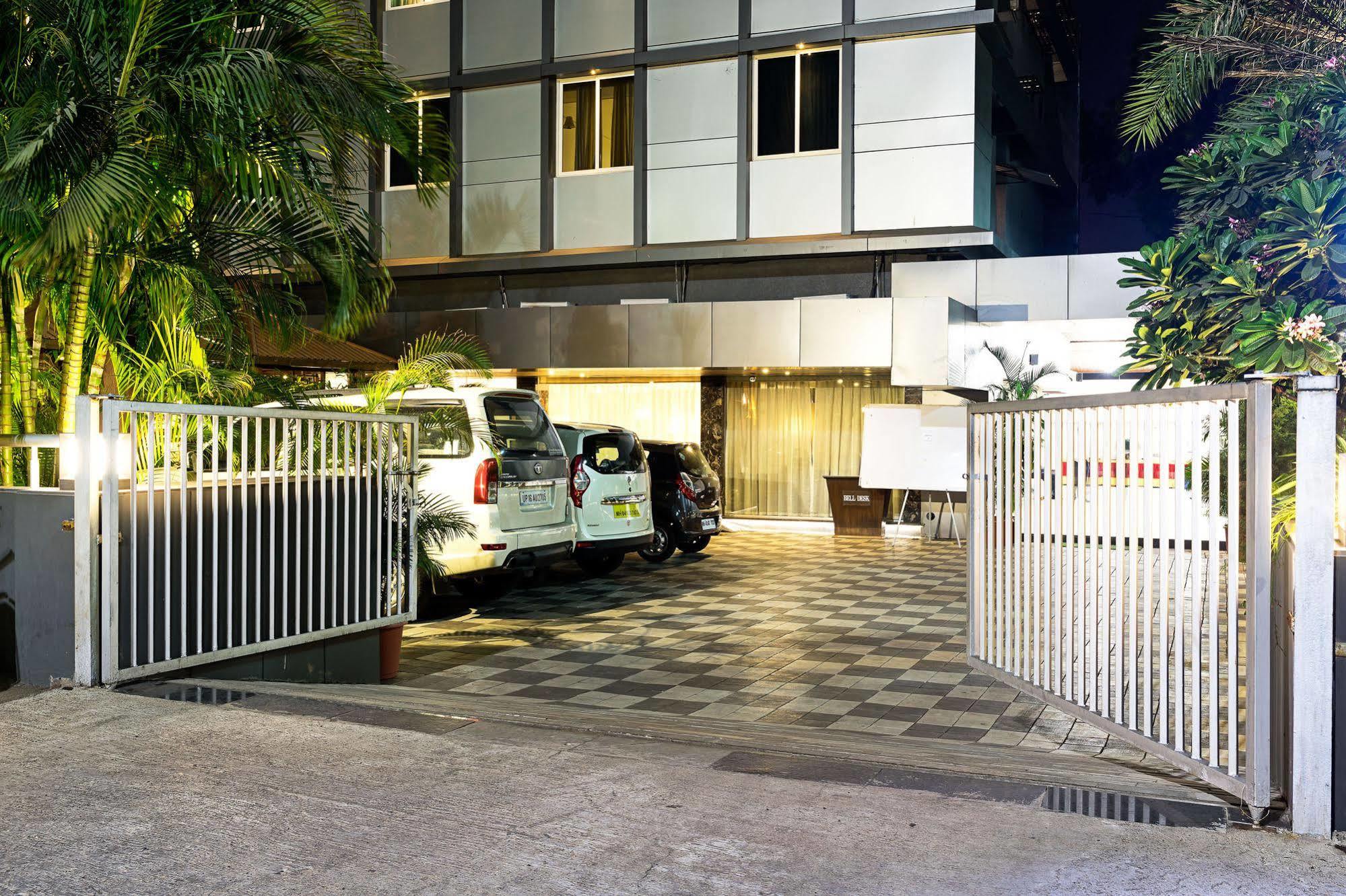 ทรีโบ ทริสต์ แกรนด์ เอมเมอรัลด์ Hotel Pimpri-Chinchwad ภายนอก รูปภาพ